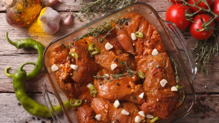 Kotlety po dziekańsku to pyszna alternatywa dla popularnych schabowych. Z pewnością posmakują całej rodzinie.