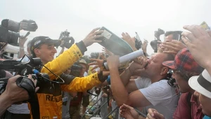 Robert Kubica świętuje z kibicami na Torze Poznań w 2010 roku