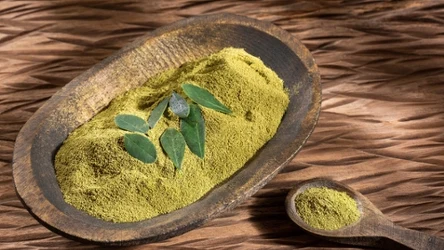 Wygląda jak matcha, ale lepiej smakuje. Super food, który wykorzystasz w wielu przepisach