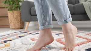 Krępujący problem wielu osób. Jak pozbyć się brzydkiego zapachu stóp?