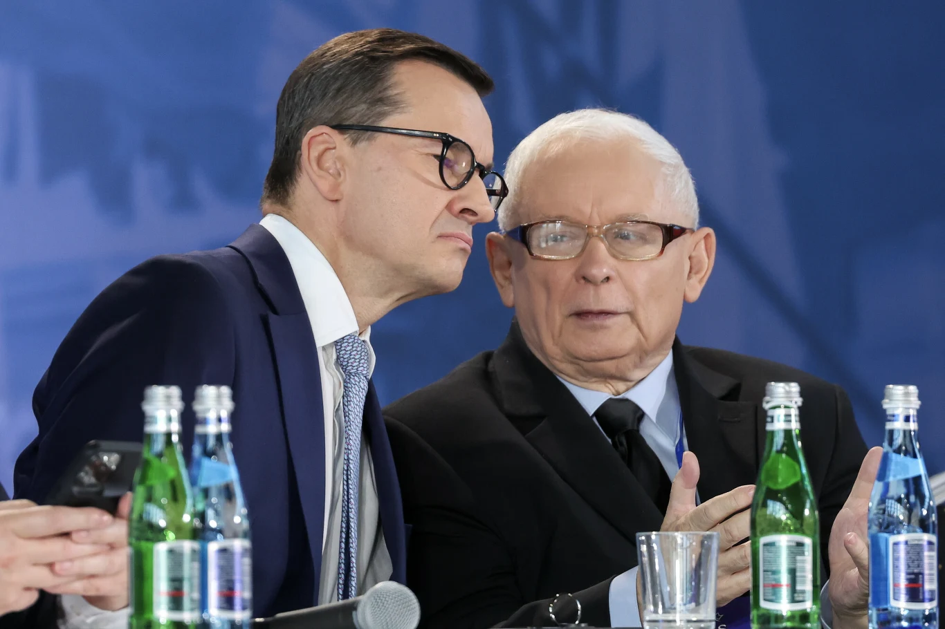 Mateusz Morawiecki i Jarosław Kaczyński Mateusz Morawiecki był politycznym wychowankiem Jarosława Kaczyńskiego. Dzisiaj został kolejnym "synem marnotrawnym" PiS-u.