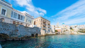 Grecka wyspa Syros zaprasza na darmowy miesięczny pobyt. Warunek jest jeden