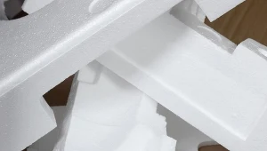 Do tego kontenera powinien trafić styropian po AGD i RTV