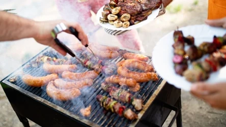 Tani grill w Lidlu i patelnie -50%. Ta oferta przed majówką przyciąga uwagę