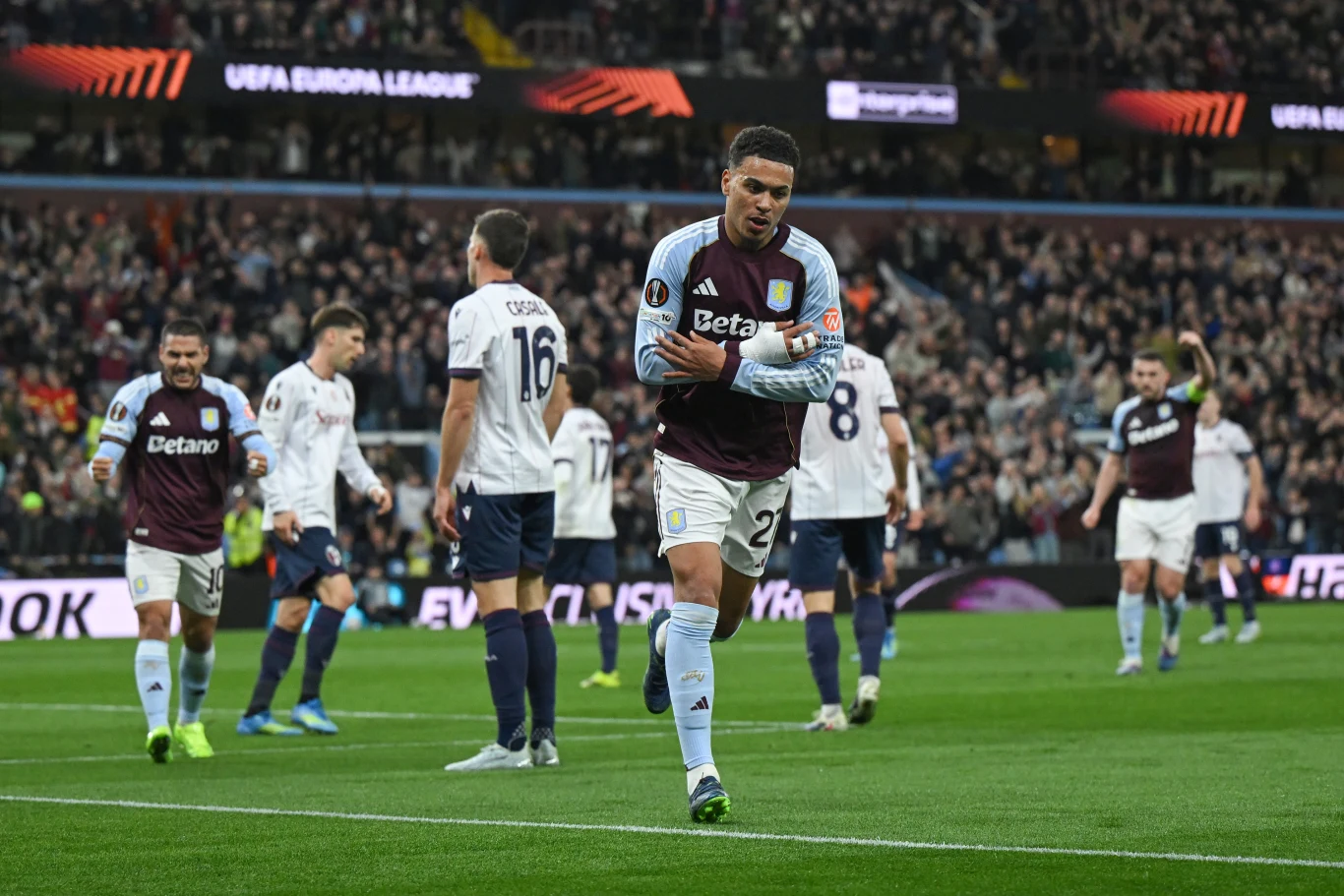 Kadr z meczu Aston Villa - Bologna Kadr z meczu Aston Villa - Bologna