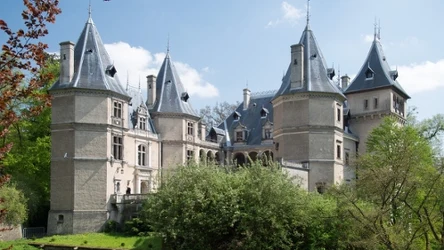 Ten zamek wygląda jak z bajki. Wiosną jest tutaj szczególnie urokliwie. 