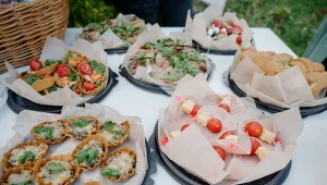 Proste i efektowne dania na komunię. Goście będą zachwyceni 