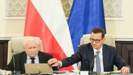 Jarosław Kaczyński i Mateusz Morawiecki w trakcie posiedzenia rządu