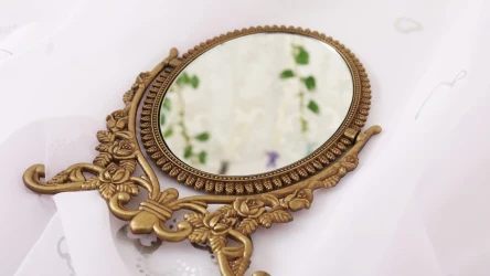 Rytuał miłosny z lustrem może ułatwić ci wejście w udany związek