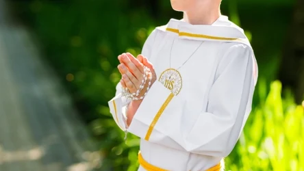 Carrefour rusza z kolekcją komunijną na 2026 – te rzeczy kupisz teraz taniej przed sezonem