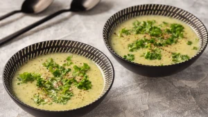 Sycąca zupa z brokułów jest pyszna i pełna wartości odżywczych