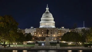 Na Kapitolu mieści się Izba Reprezentantów i Senat USA