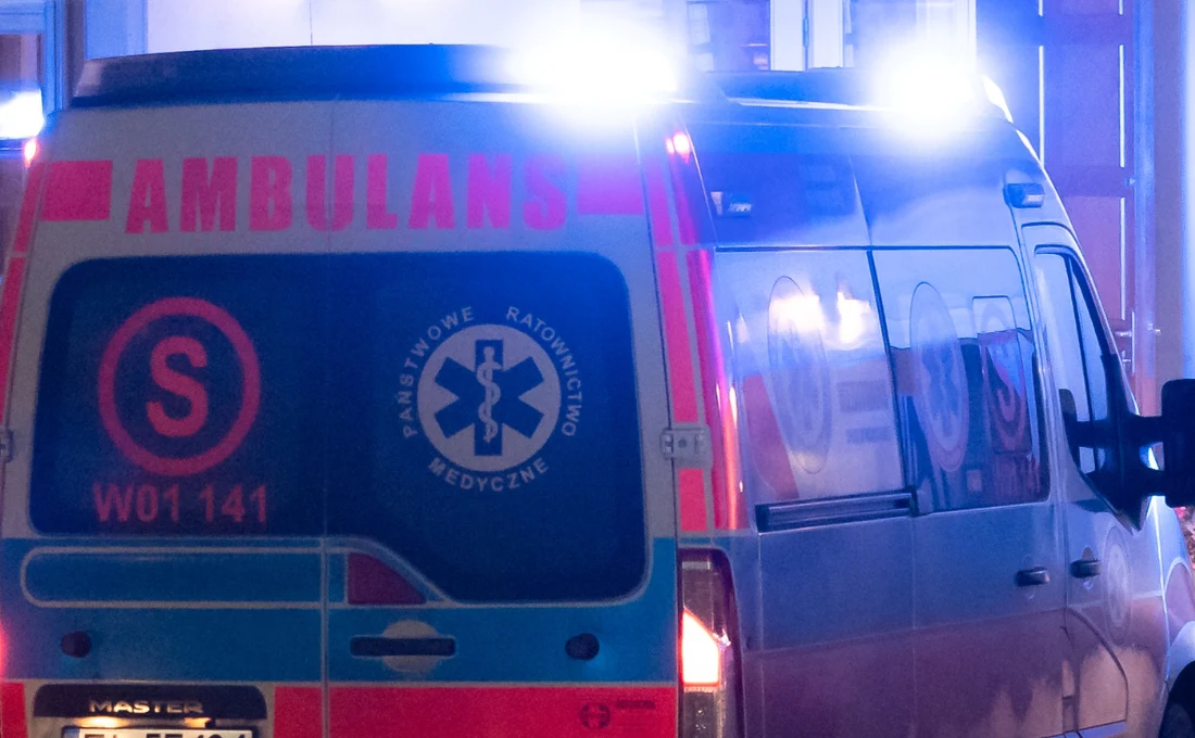 Tragedia pod Warszawą. Zginęła sześciolatka (zdjęcie ilustracyjne) Karetka pogotowia