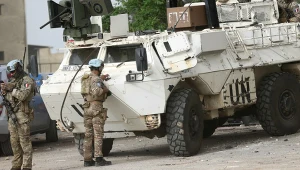 Wrze w Libanie. Zginął francuski żołnierz, Izrael ustanowił "żółtą linię"