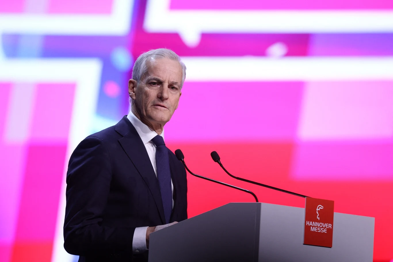 Premier Norwegii Jonas Gahr Stoere Norwegii kurczą się zapasy paliw. Rząd rozważa powszechną pracę zdalną
