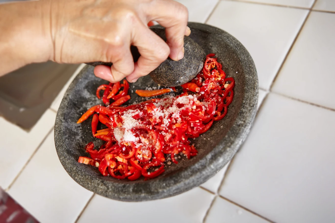 Naturalnym źródłem kapsaicyny są przede wszystkim ostre odmiany papryki chili