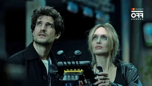 Louis Garrel i Angelina Jolie w filmie "Ikona mody"