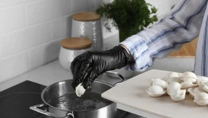 Jak gotować mrożone pierogi? Ten sposób sprawia, że się nie rozklejają