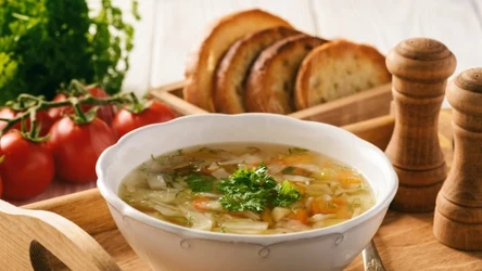 Pyszna zupa jarzynowa to zdrowe danie idealne na obiad dla całej rodziny 