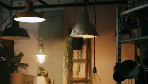 Lampy wiszące do salonu, jadalni i sypialni – jak dobrać model do wnętrza?