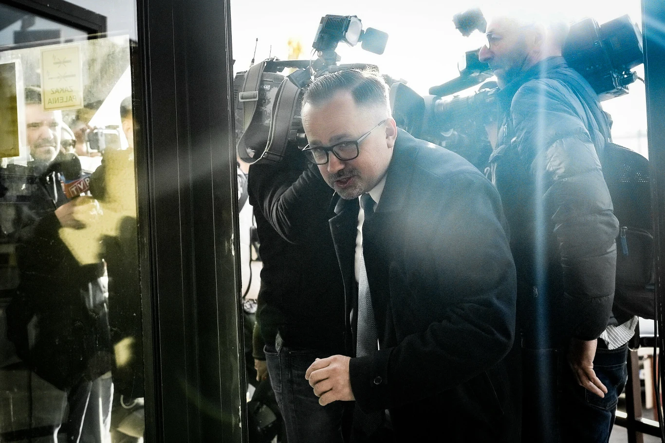 Marcin Horała wchodzi do siedziby PiS na Nowogrodzkiej Marcin Horała wchodzi do siedziby PiS na Nowogrodzkiej