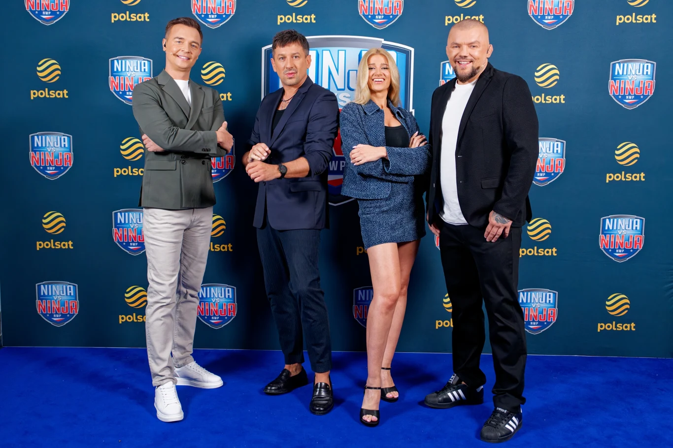 Pierwszy raz w historii „Ninja Warrior Polska” dojdzie do takiej sytuacji Cztery osoby pozują razem na tle ścianki z logotypami programu 'Ninja Warrior Polska' i telewizji Polsat, ubrani w eleganckie, różnorodne stylizacje, stojąc na niebieskim dywanie.