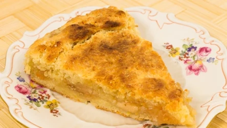 Ta szarlotka jest łatwiejsza i szybsza w przygotowaniu od tradycyjnej, a smakuje wyśmienicie