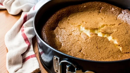 Jak piec sernik, by nie pękał?