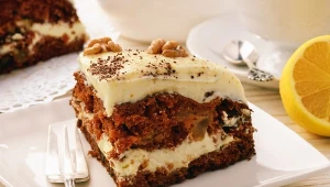 Ciasto marchewkowe z dodatkiem kremu mascarpone to deser, który zachwyca smakiem 
