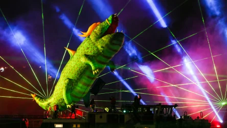 Wielka Parada Smoków w Krakowie to ważne wydarzenie kulturalne. Widowisko nad Wisłą organizowane jest co roku i przyciąga tłumy widzów.