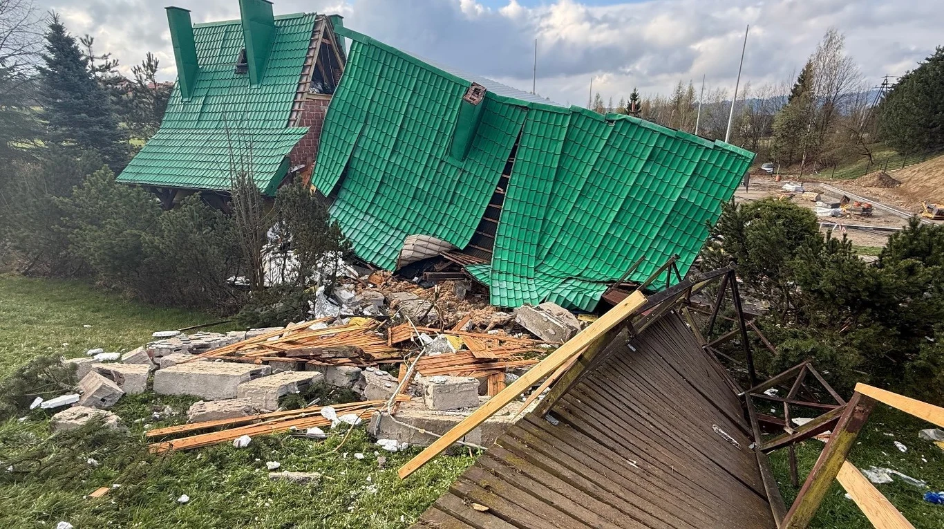 Uszkodzony budynek Lubania Maniowy Uszkodzony budynek Lubania Maniowy. Fot. archiwum prywatne/Adam Bańka