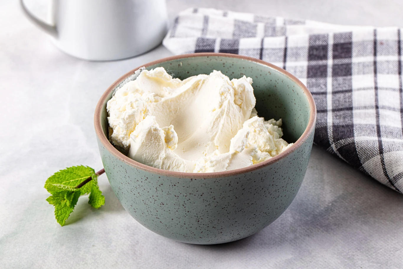 Ser mascarpone jedz z umiarem. Choć wygląda i smakuje delikatnie, jest pełen tłuszczu i kalorii Mascarpone jedz z umiarem. Wyjaśniamy dlaczego