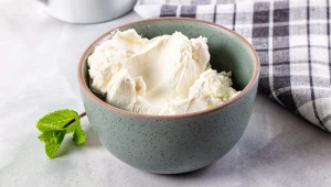 Ser mascarpone jedz z umiarem. Choć wygląda i smakuje delikatnie, jest pełen tłuszczu i kalorii