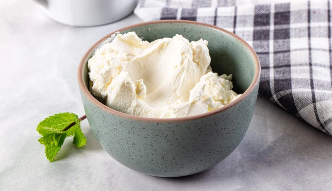 Ser mascarpone jedz z umiarem. Choć wygląda i smakuje delikatnie, jest pełen tłuszczu i kalorii