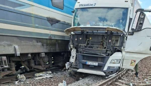 Ciężarówka wjechała pod pociąg Przemyśl - Kijów. Kierowca uciekł