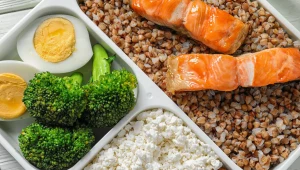 Jedz w kółko to samo i patrz, jak spada waga. Nauka potwierdza: nudna dieta działa