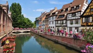 Jedno z najpiękniejszych miasteczek Europy. Znajduje się tu polski akcent