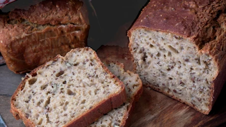 Pyszny chleb do zrobienia w domu. Bez pszenicy, bez zakwasu, wystarczy wymieszać składniki