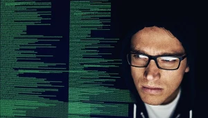 Nagrywali mikrofony pracowników w ich własnych domach. Jest pozew