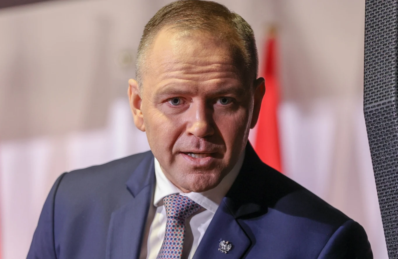 Prezydent Karol Nawrocki article cover