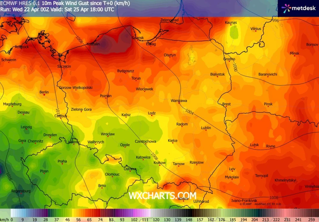 Mapa Polski z prognozą silnych porywów wiatru w różnych regionach, zaznaczonych kolorami od żółtego po czerwony i ciemnoczerwony, wskazującymi największe zagrożenie w centralnej, północno-wschodniej oraz południowo-wschodniej części kraju; na mapie wid...