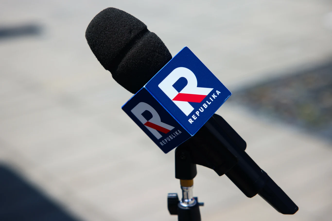 Telewizja Republika musi uregulować zaległe zobowiązania koncesyjne Mikrofon TV Republiki