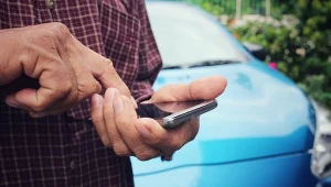 Oszuści oferują zwrot podatków i domagają się opłat do ZUS. Chcą zdobyć m.in. numery kart płatniczych - informuje NASK