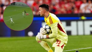 Polski bramkarz z czerwoną kartką, ściął rywala z nóg. Rodak wszystko widział