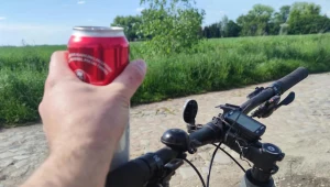 Jazda na rowerze pod wpływem alkoholu jest zabroniona, ale nie stracisz za to prawa jazdy na samochód