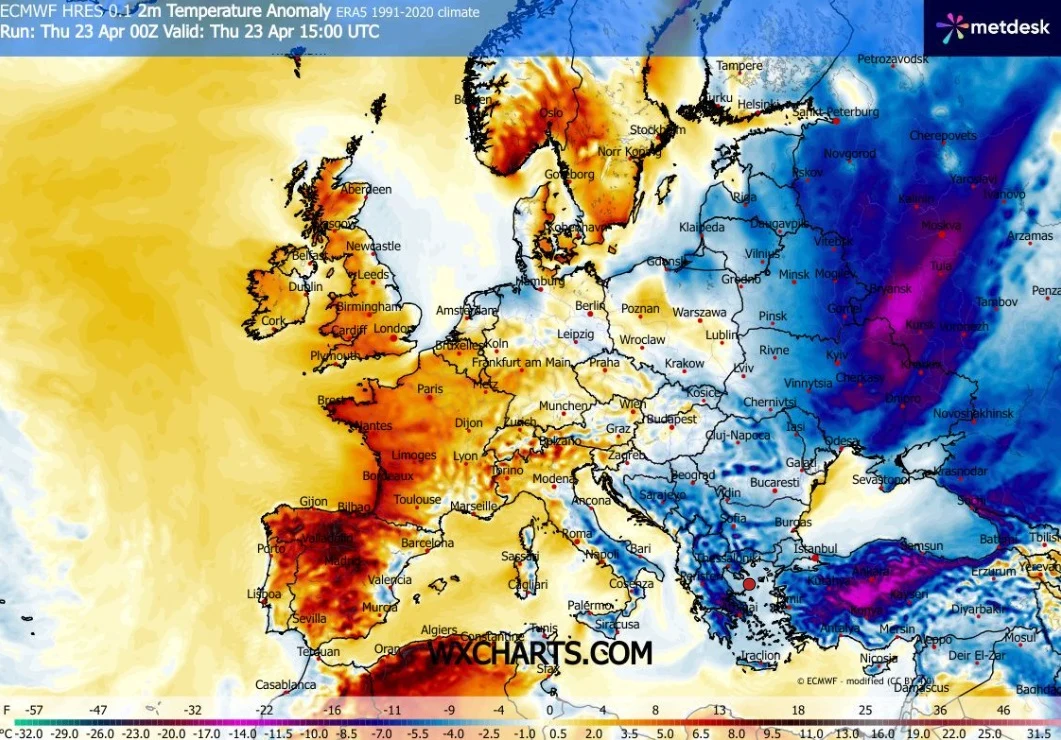 mapa Europy z zaznaczonymi anomaliami temperatury; zachodnia część kontynentu, szczególnie Francja, Hiszpania i Anglia, wyróżniają się intensywną czerwoną barwą oznaczającą znaczny wzrost temperatury względem normy, podczas gdy wschodnia część Europy, ...