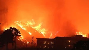 Dwa pożary przy jednym mieście. Strażacy walczyli z płomieniami całą noc