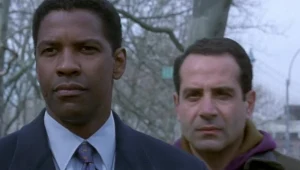 Denzel Washington i Tony Shalhoub w filmie "Stan oblężenia"