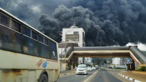 Kijów uderza w porty naftowe Rosji. Efektem są kłęby czarnego dymu zatruwające powietrze 