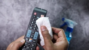 To jeden z najbrudniejszych przedmiotów w domu. Tak wyczyścisz pilota TV